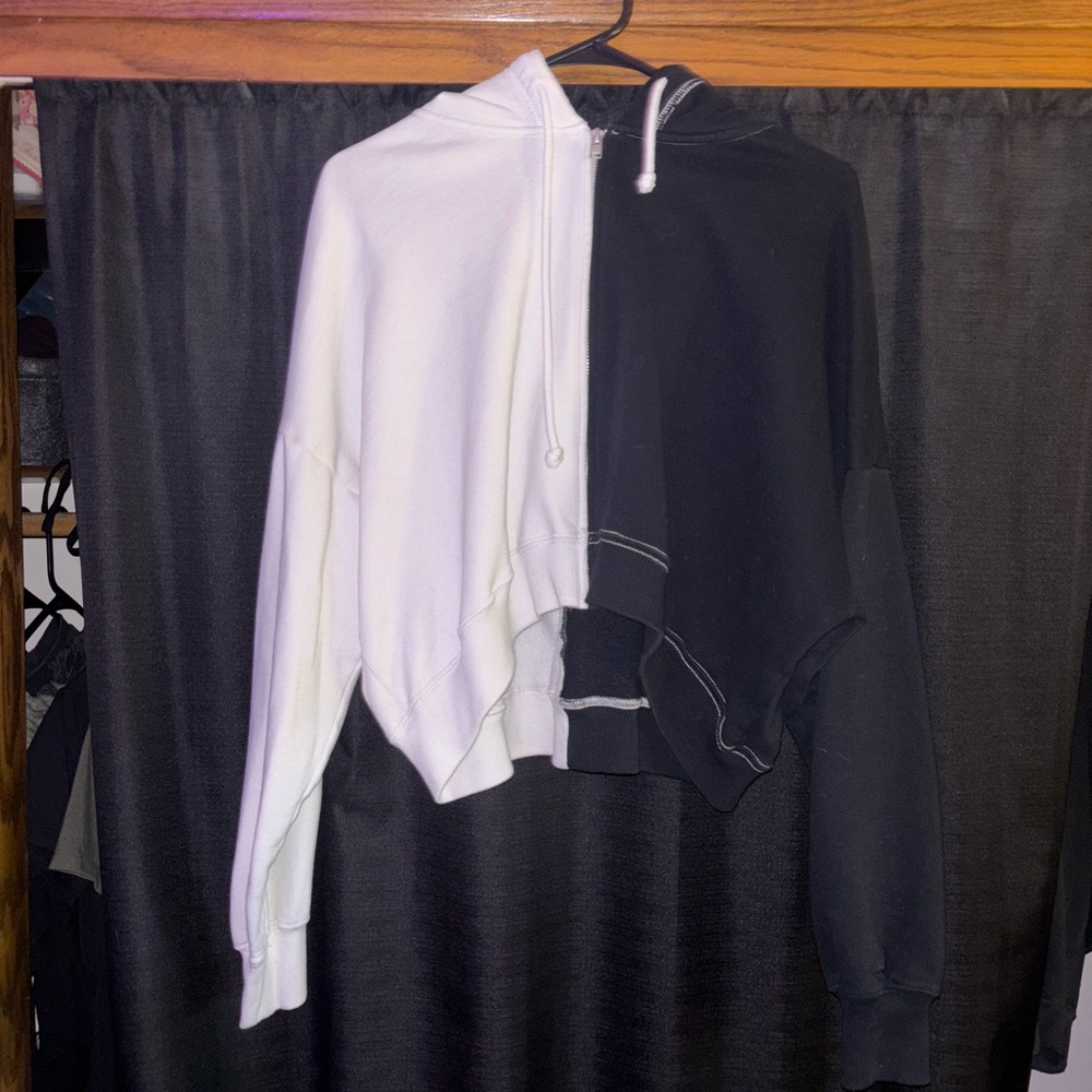 Hollister Black and White Zip-Up Sweater